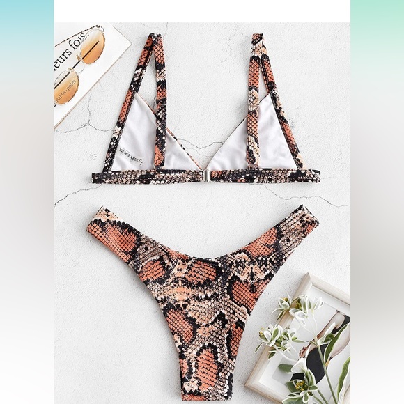 Zaful printed bikini.  Size small.  Worn only once - Picture 2 of 8